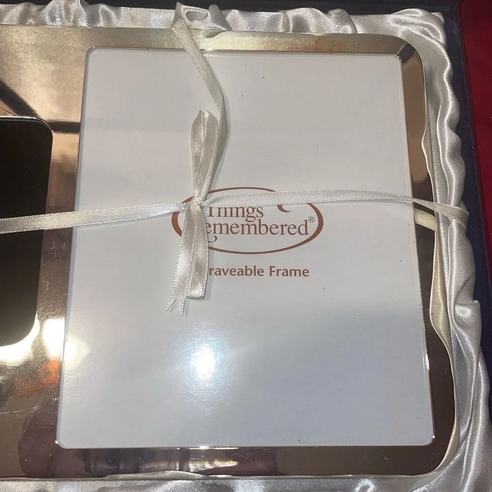 NWT THINGS REMEMBERED ABLE TO BE ENGRAVED METAL PICTURE FRAME WITH SN. N…